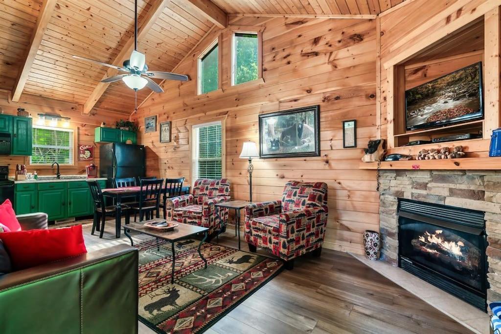 A Top Notch Lodge~ガトリンバーグ エクステリア 写真