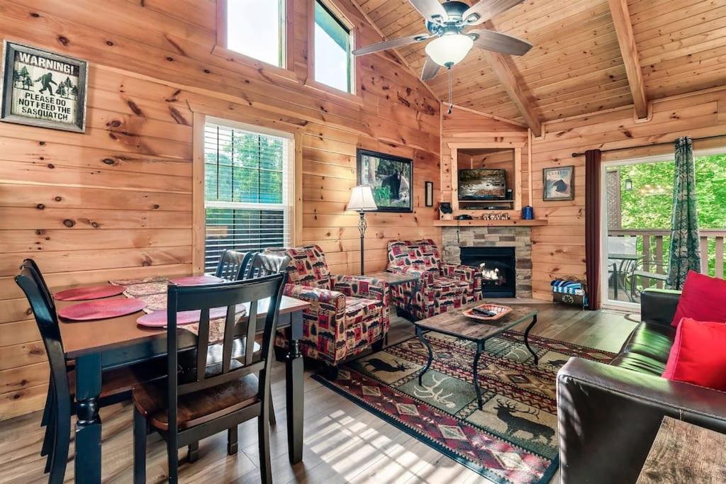 A Top Notch Lodge~ガトリンバーグ エクステリア 写真